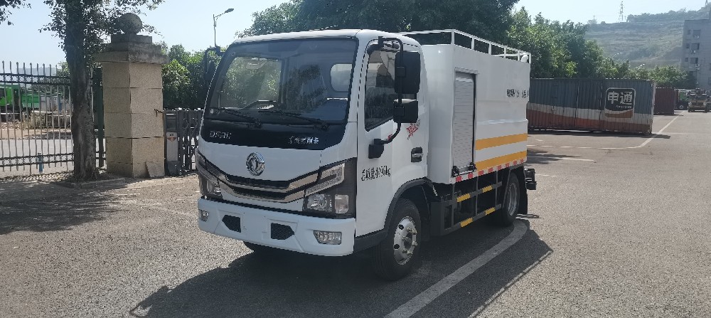 國(guó)省道清掃保潔車