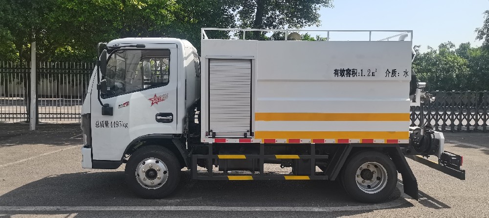 國(guó)省道清掃保潔車